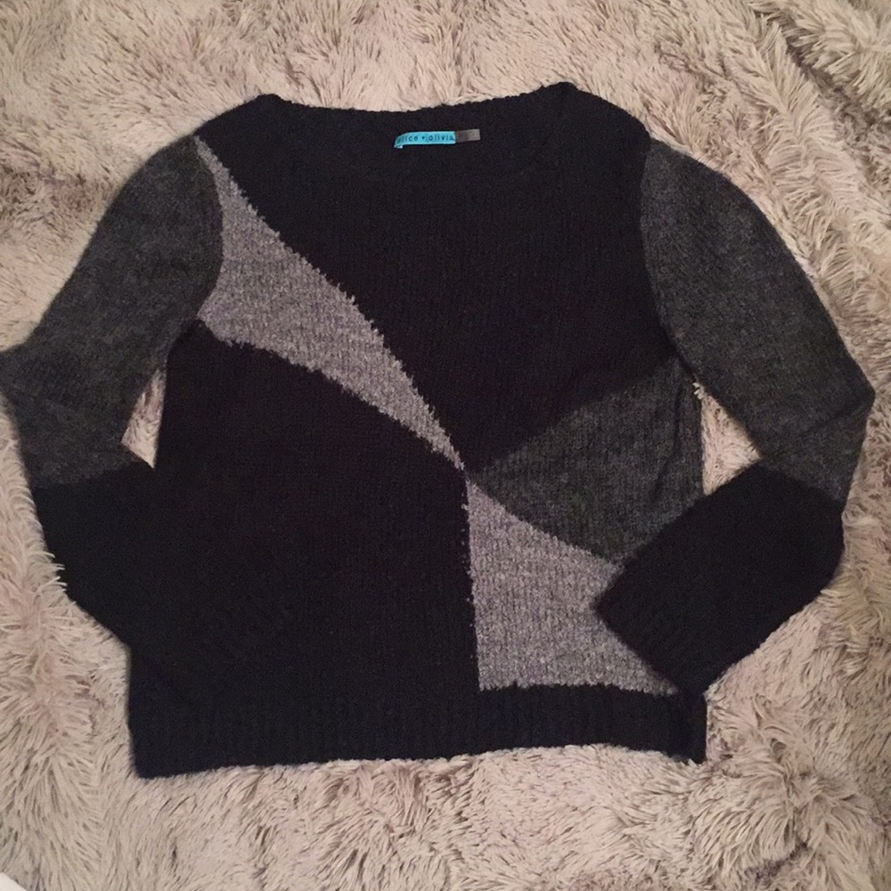 SOLD✨ Alice + Olivia Elsa Sweater - Picture 3 of 5